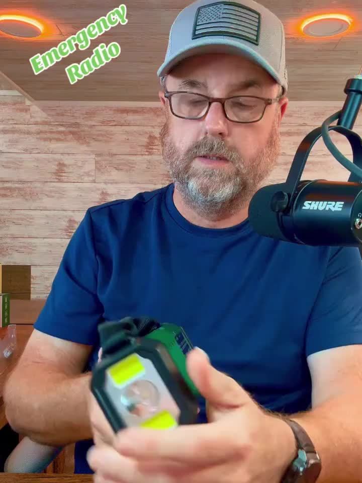 StormMate X10 Radio d'urgence avec batterie externe de 10 000 mAh | Solaire, Manivelle & USB-C | Lumière LED, Alarme SOS & Boussole | AM/FM/NOAA