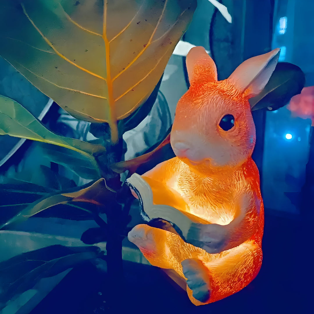 Fabelux Lampe de jardin solaire Lapin | Lapin décoratif lecteur avec LED | Résistant aux intempéries & capteur crépusculaire | Résine synthétique