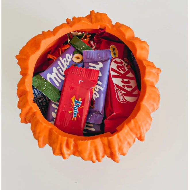 CreepServe – Le bol à bonbons en forme de citrouille qui fond de manière effrayante !