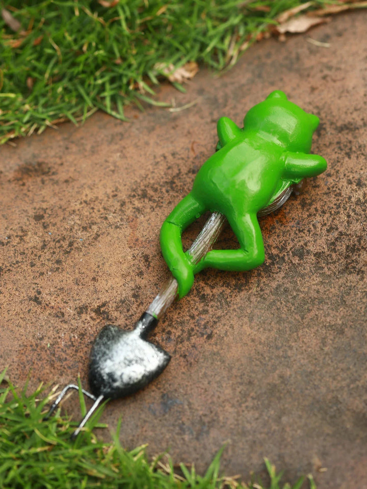 Figurine de jardin FroggieBloom | Grenouille amusante avec pelle | Résistante aux intempéries | Déco de jardin peinte à la main