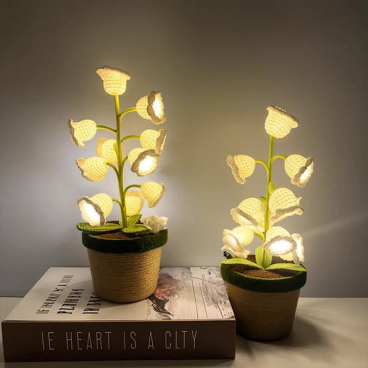 LilyGlow – La lampe en crochet à fleurs de lys avec une floraison éternelle !