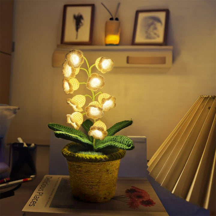 LilyGlow – La lampe en crochet à fleurs de lys avec une floraison éternelle !