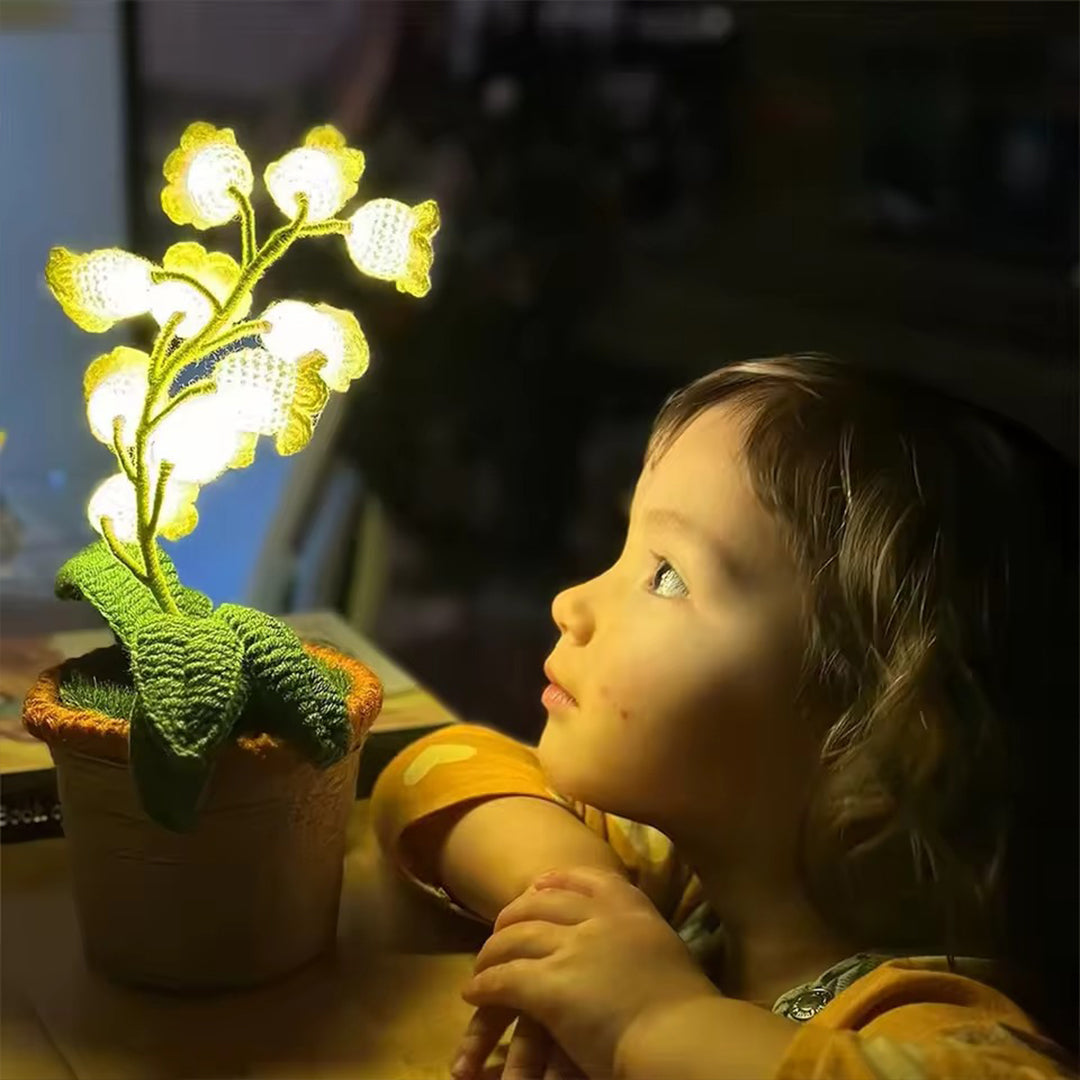 LilyGlow – La lampe en crochet à fleurs de lys avec une floraison éternelle !