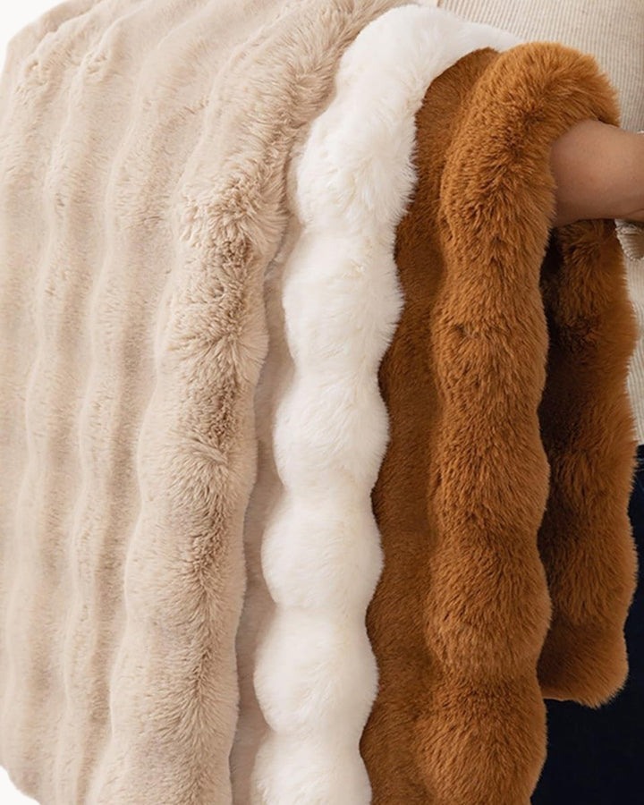 Couverture moelleuse à carreaux structurée - Douce et câline - Blanc/Marron/Noir - 110 x 150 cm