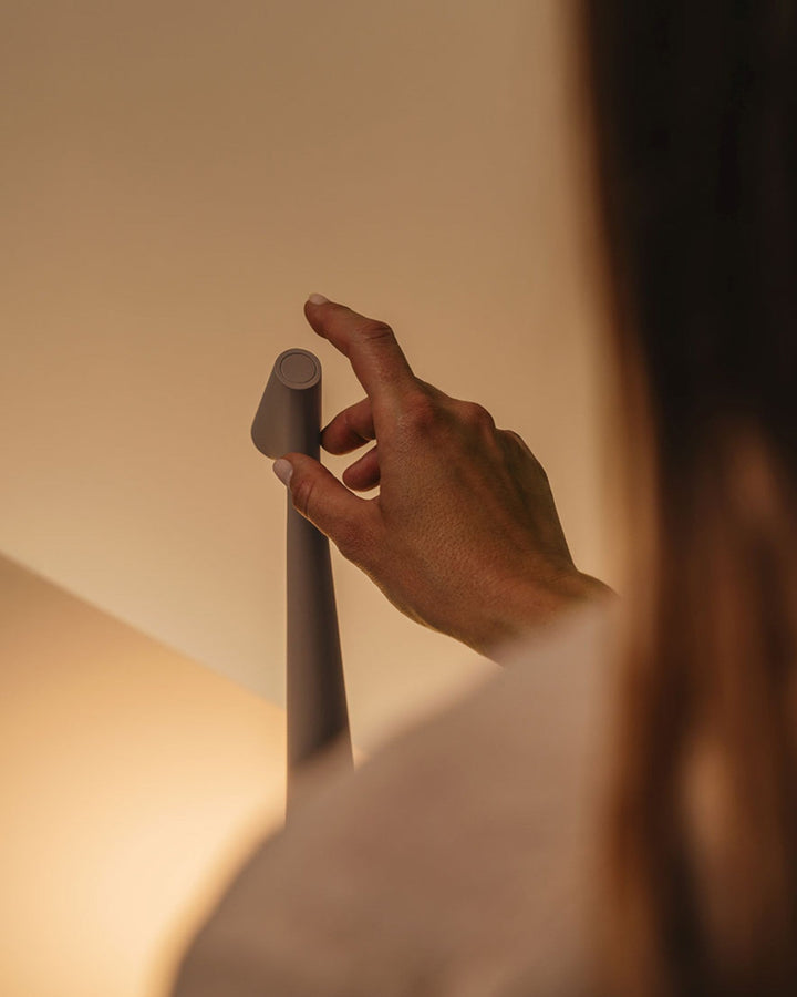 Lampe de table moderne à commande tactile, 3 niveaux de luminosité, aluminium