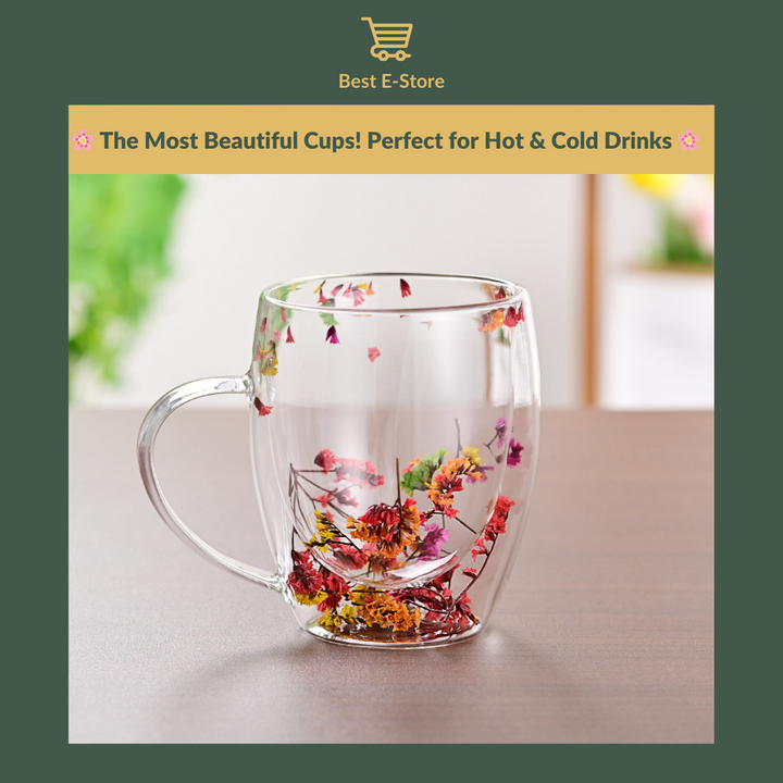 Tasses en verre avec des fleurs séchées