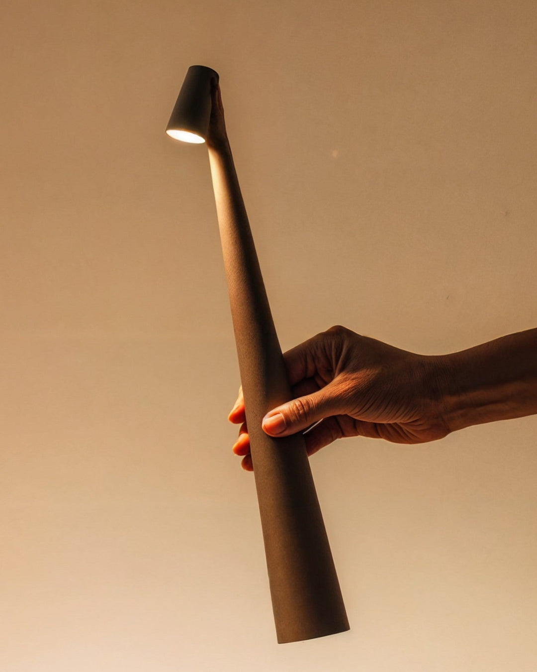 Lampe de table moderne à commande tactile, 3 niveaux de luminosité, aluminium