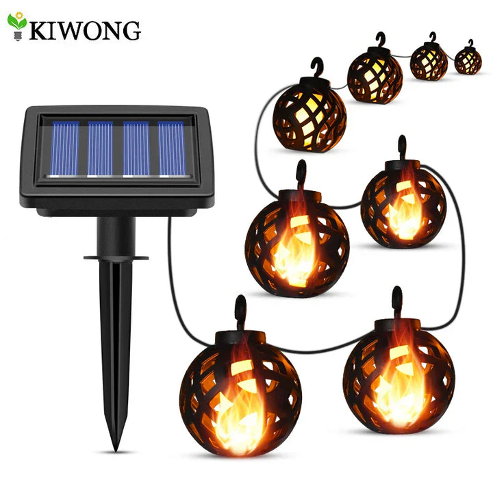 Guirlande lumineuse solaire Flamara avec effet flamme | 8 lanternes LED | Étanche IP44 | Pour jardin, terrasse et balcon