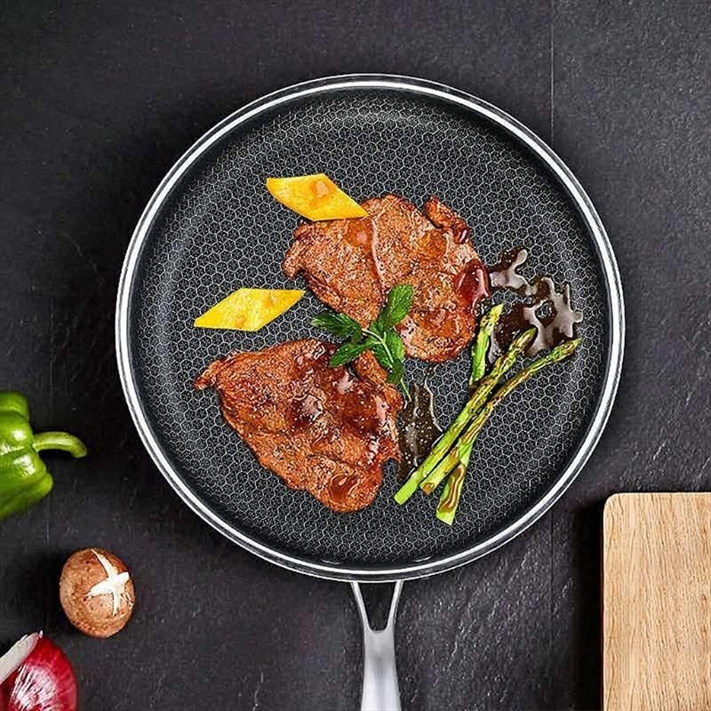 Poêle antiadhésive en acier inoxydable Chefverro avec structure en nid d'abeille | Pour tous les types de cuisinières, y compris l'induction | Résistante aux rayures et lavable au lave-vaisselle
