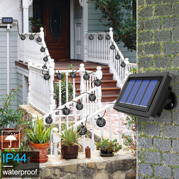 Guirlande lumineuse solaire Flamara avec effet flamme | 8 lanternes LED | Étanche IP44 | Pour jardin, terrasse et balcon