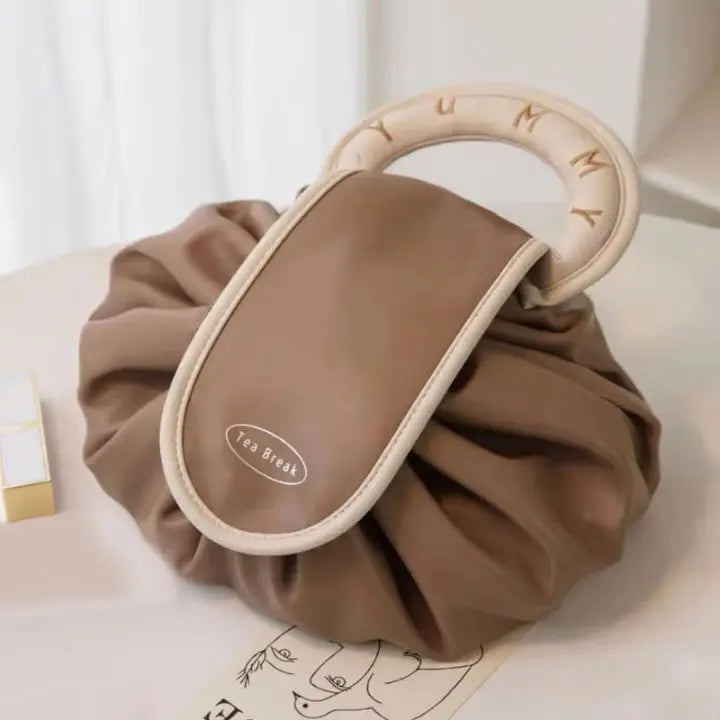 ChicNest – Le sac à maquillage qui s'étale pour vous !
