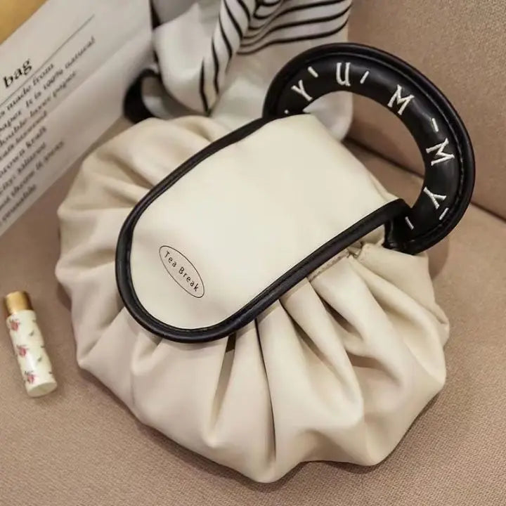 ChicNest – Le sac à maquillage qui s'étale pour vous !