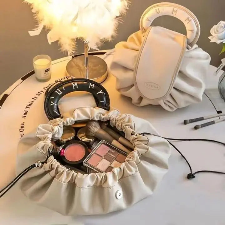 ChicNest – Le sac à maquillage qui s'étale pour vous !