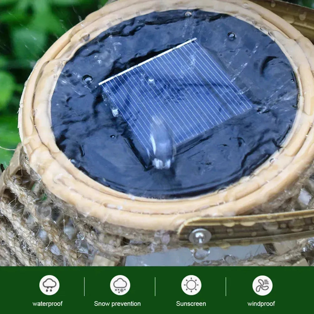 Solambra Lanterne Solaire Suspendue en Rattan | Lumière Blanc Chaud | Résistante aux Intempéries IP44 | Bambou & Rattan