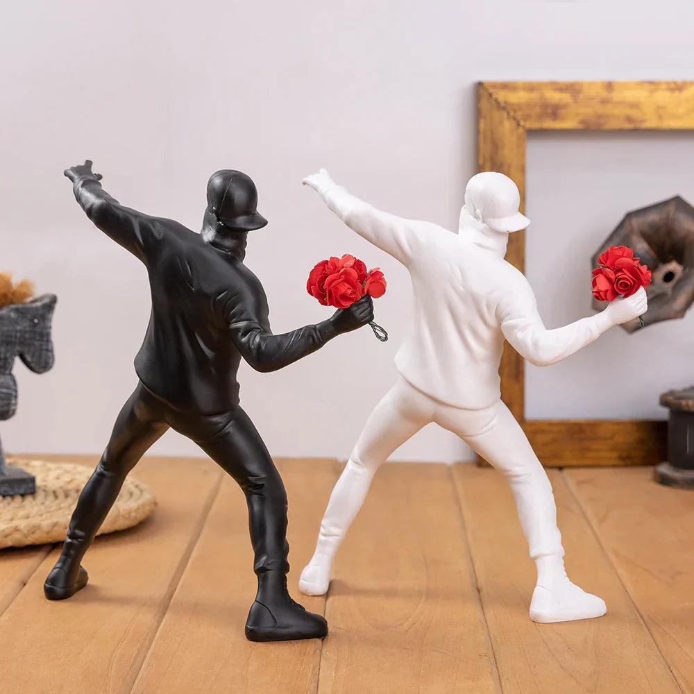 Artivora Flower Rebel | Sculpture moderne „Flower Thrower“ – Figurine décorative pour salon, bureau & bibliothèque