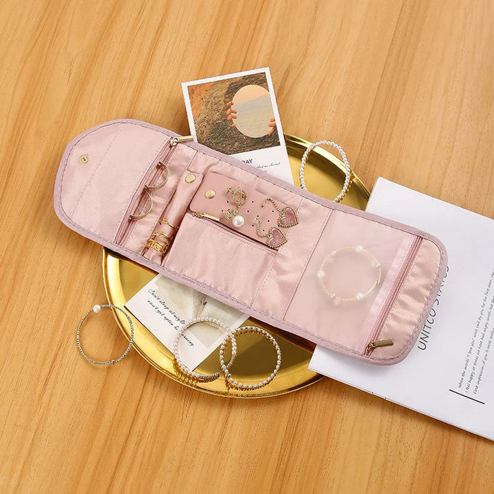 Trousse à bijoux Velmora Roll | Pliable & Gain de place | Pour les voyages & à la maison | Aspect velours en 3 couleurs