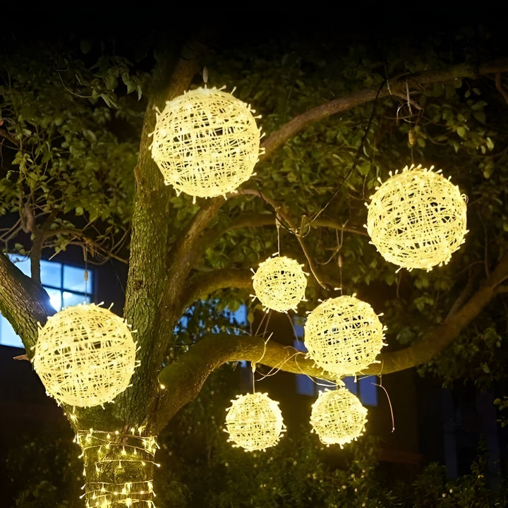 Lumora Guirlande lumineuse LED en boules | Fonctionne sur piles & Résistante aux intempéries IP65 | Pour intérieur & extérieur | Ø 6 cm | Plastique