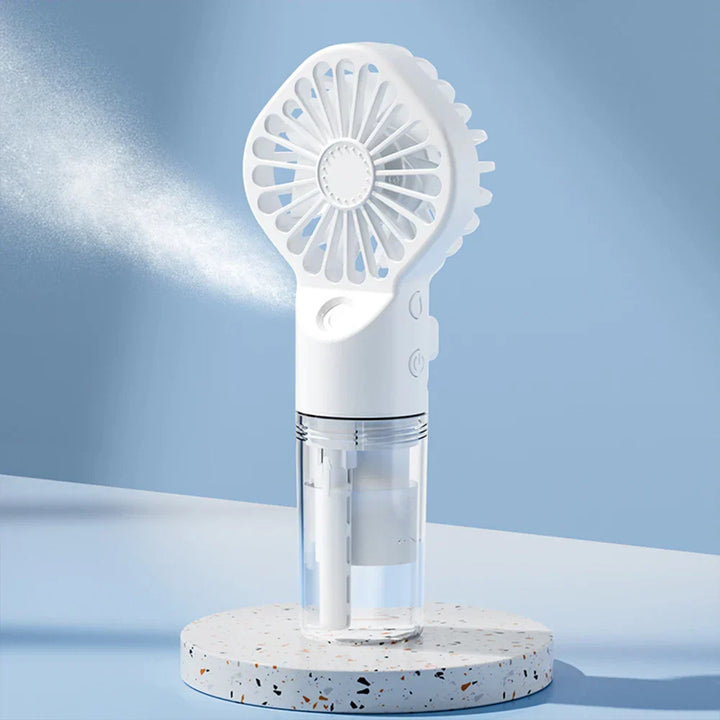 Brisella Air Mini Ventilateur Manuel avec Humidificateur | Fonction de Brumisation à 4 Niveaux | Rechargeable par USB | Portable & Silencieux
