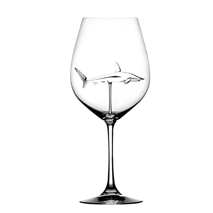 Verre à vin unique en forme de requin