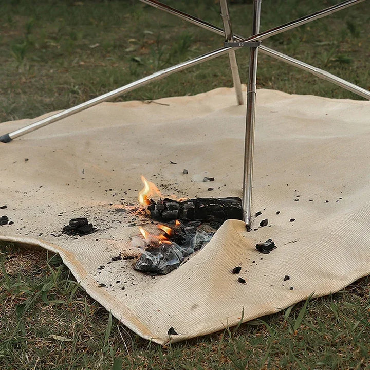 CampVita Tapis de Protection Contre le Feu pour Camping | Résistant à la Chaleur & Ignifuge | Idéal pour Barbecue & Feu de Camp | Fibre de Verre Beige