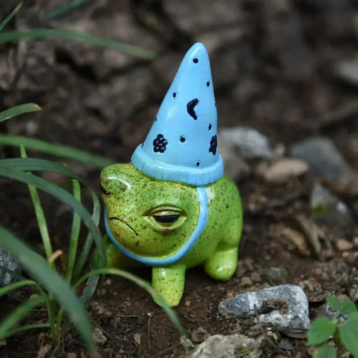 Frolico | Figurine de grenouille avec chapeau de fête | Décoration de jardin amusante | Statue artisanale pour cour et salon