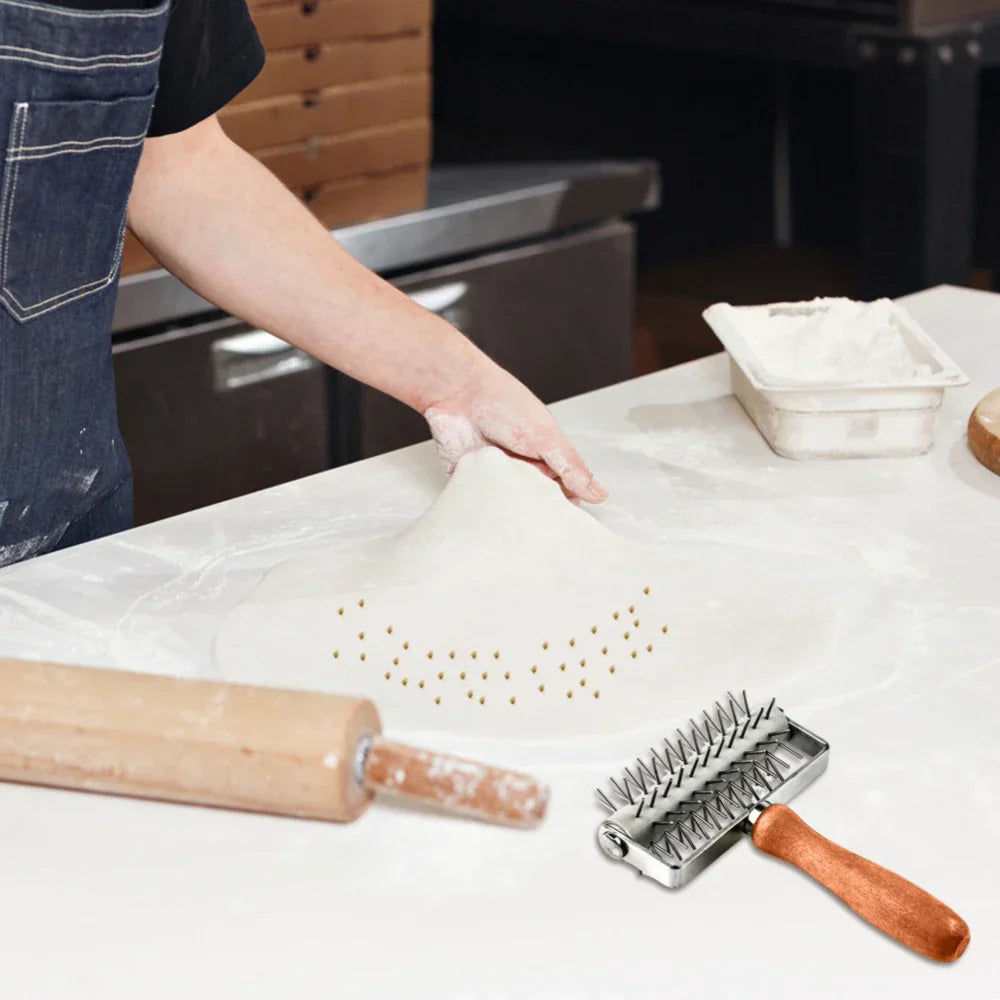 PizzaDock Pro | Pique-pâte en acier inoxydable & manche en bois | Sans bulles & rapide | 20,5 x 13,3 cm