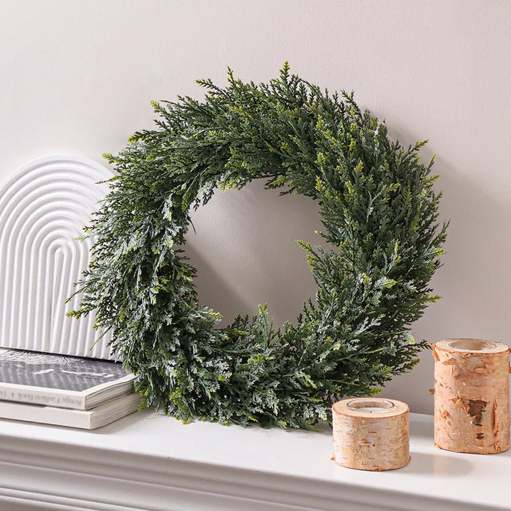 Verdania | Couronne de cèdre artificielle | Toujours verte | 30 cm Ø | Décoration facile d'entretien pour la maison et le jardin