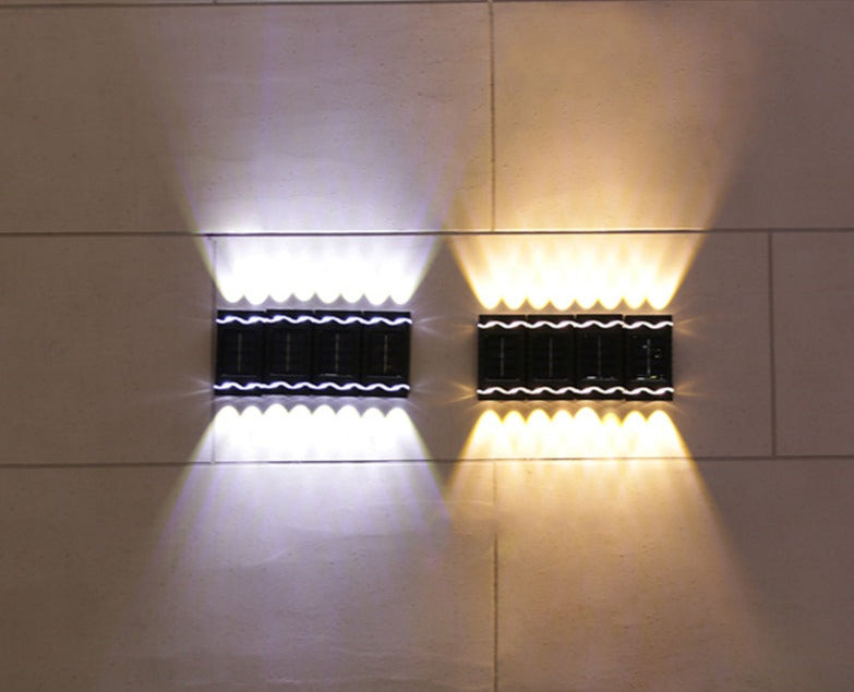 Lampe solaire extérieure SOLVARA | IP65 résistant aux intempéries | Capteur crépusculaire automatique | 12x6,5 cm | Blanc chaud ou blanc froid