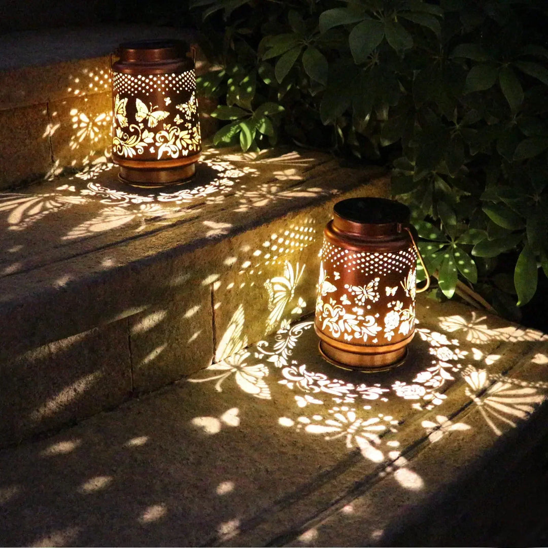 Luminara SolFlair Lanterne Solaire | Design Rétro avec Motif de Papillon | Étanche IP65 | Lumière Chaude pour Jardin & Balcon