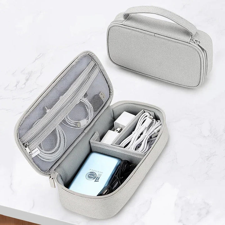 TechTidy TravelSafe Organisateur de Câbles de Voyage | Imperméable & Compact | Pour Voyages & Accessoires Électroniques | Disponible en M & L