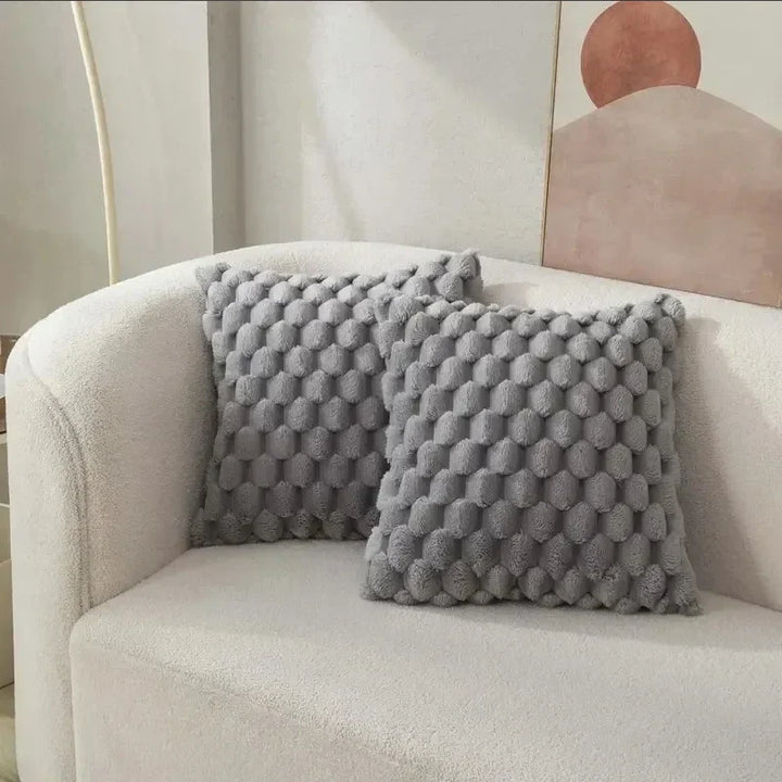 Housse de coussin PlushPine | Motif tortue 3D | Doux & Élégant | Blanc crème 45×45 cm