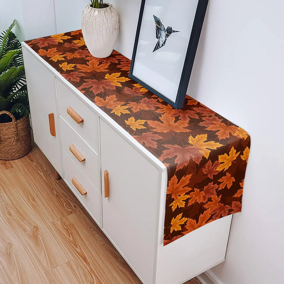 Nappe de Table Autumna LeafRunner en Lin | Décoration d'Automne en Feuille d'Érable | Lavable & Durable | 150–200 × 33 cm