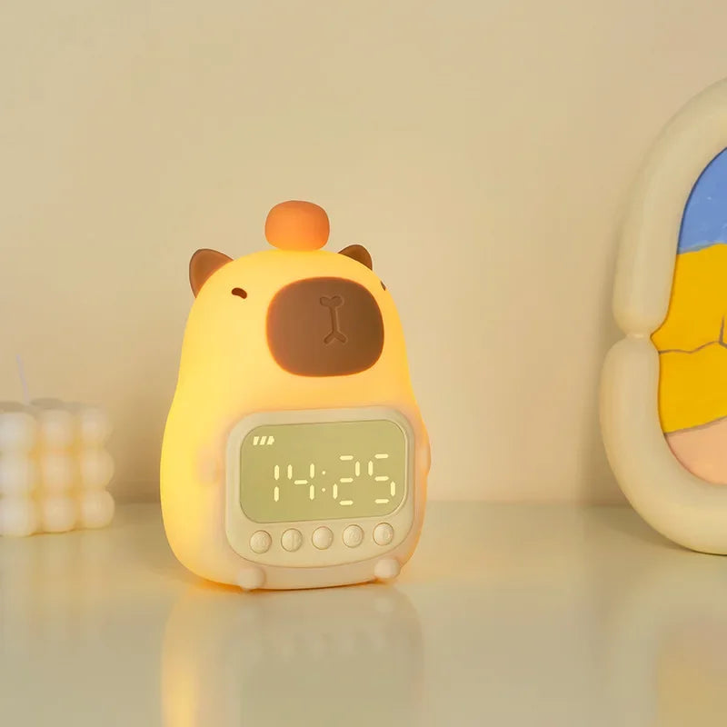 Réveil-lampe de nuit CappyGlow | Design Capybara | Rechargeable par USB 1200 mAh | Double alarme & 30 min. arrêt automatique | Enfants & chambre à coucher