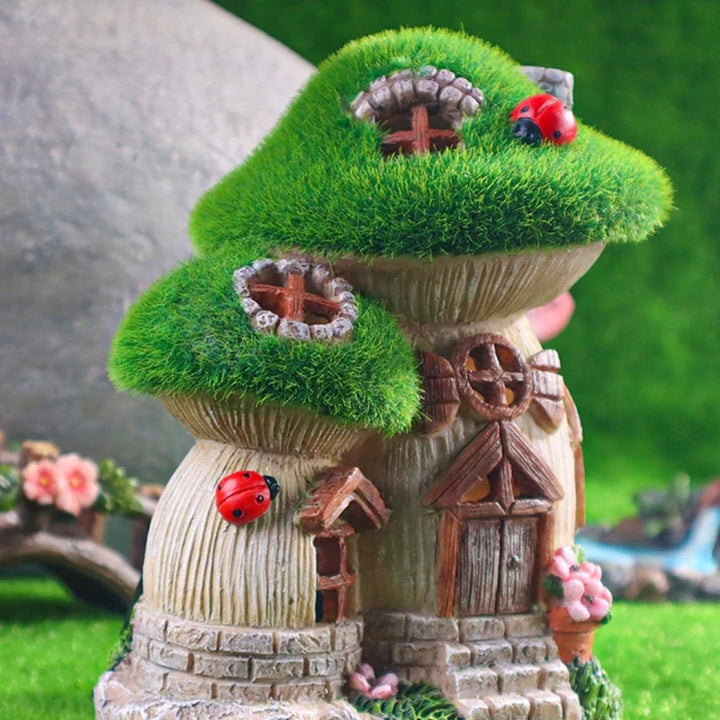 LUMORA Maison de Fée Solaire | Maison Champignon en Résine | Résistante aux Intempéries & Éclairage LED | Décoration de Jardin 18 × 16 × 11 cm