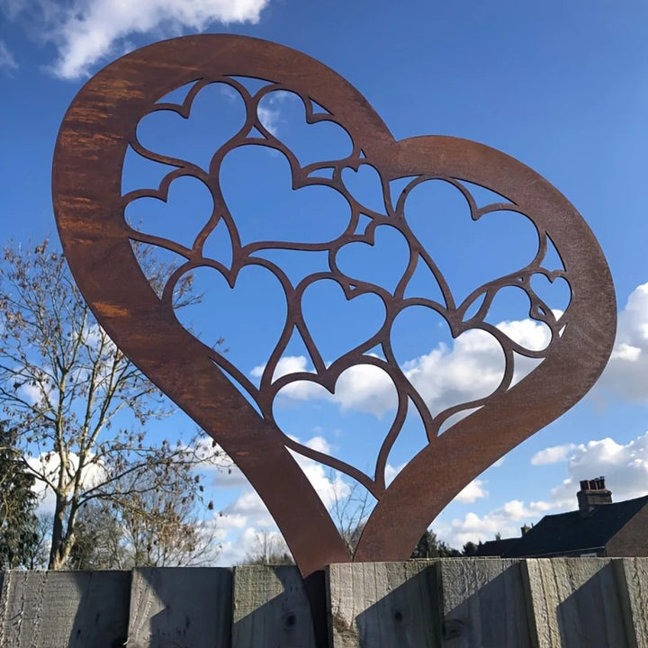 HEARTORA Tige de jardin en forme de cœur | Aspect rouillé en métal | Décoration rustique pour Noël, Pâques et jardin