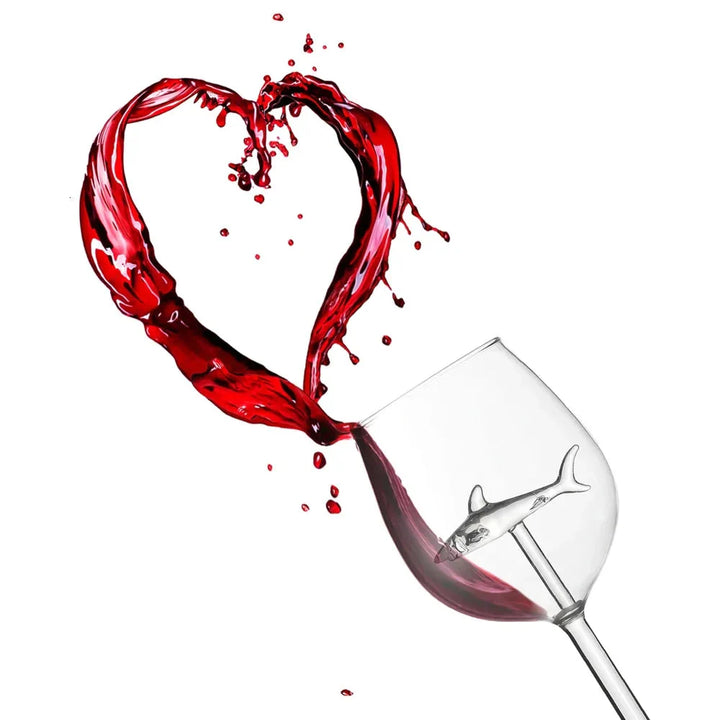 Verre à vin unique en forme de requin