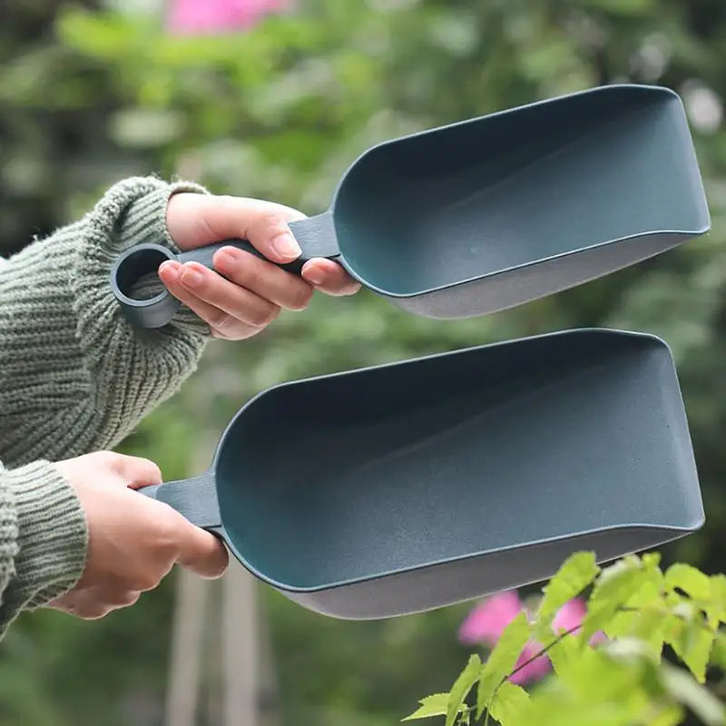 Plantiva Pelle de jardin en plastique | Poignée ergonomique | Gain de place & Léger | Disponible en 2 tailles
