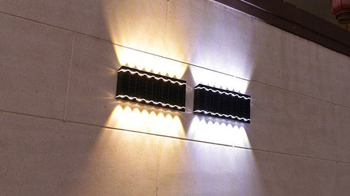 Lampe solaire extérieure SOLVARA | IP65 résistant aux intempéries | Capteur crépusculaire automatique | 12x6,5 cm | Blanc chaud ou blanc froid