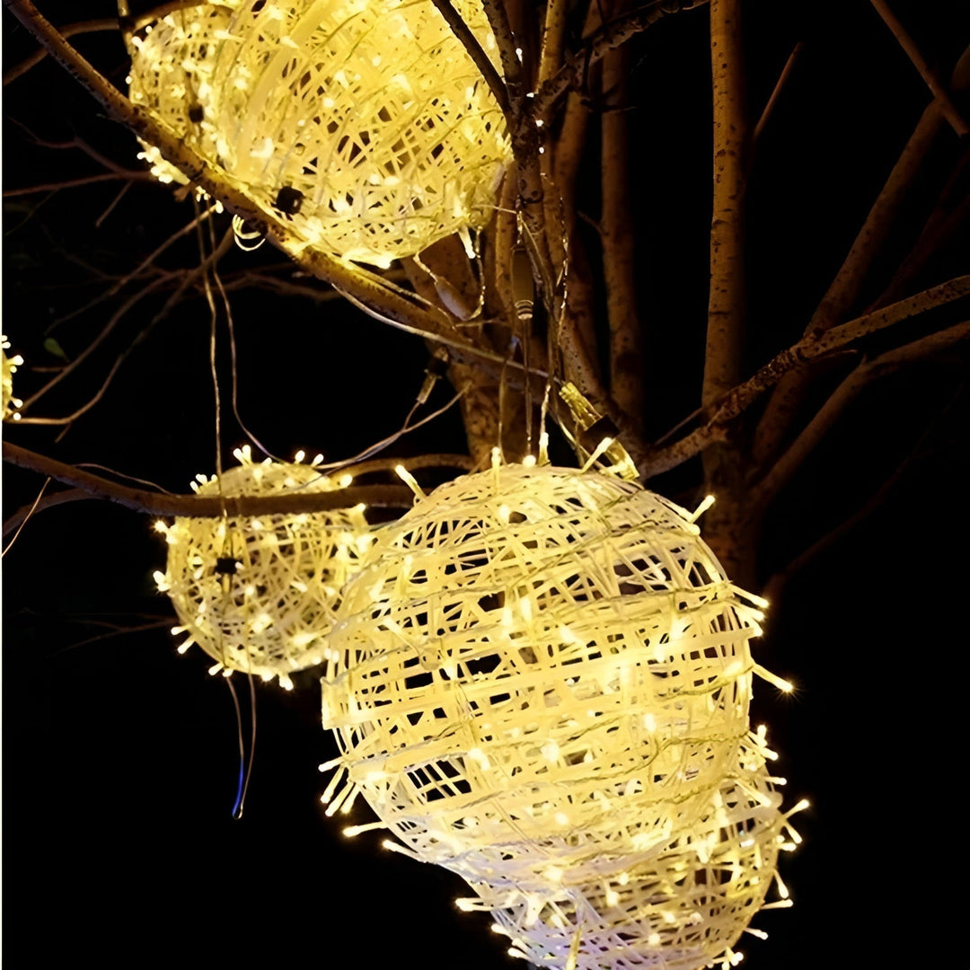 Lumora Guirlande lumineuse LED en boules | Fonctionne sur piles & Résistante aux intempéries IP65 | Pour intérieur & extérieur | Ø 6 cm | Plastique