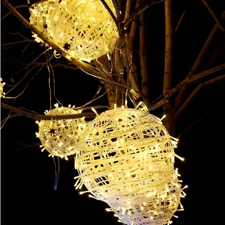 Lumora Guirlande lumineuse LED en boules | Fonctionne sur piles & Résistante aux intempéries IP65 | Pour intérieur & extérieur | Ø 6 cm | Plastique