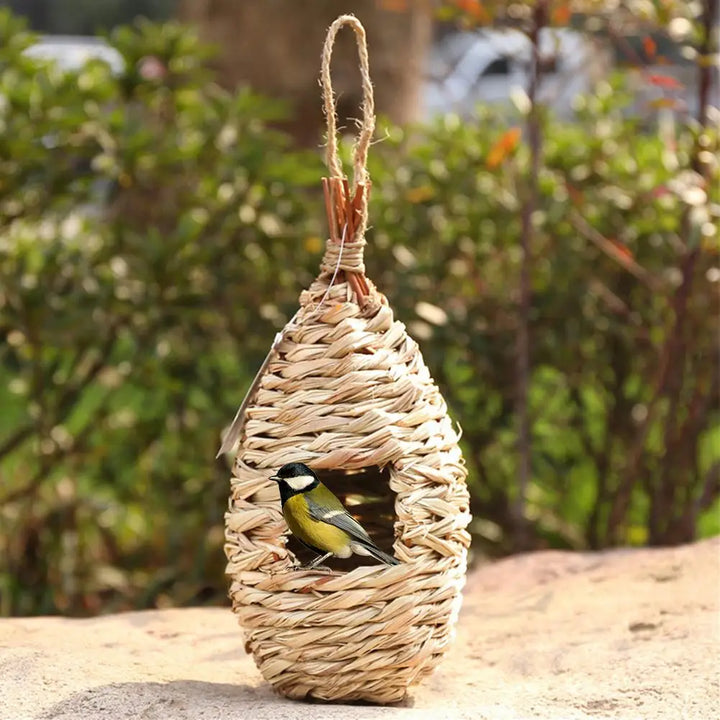 Nestoria | Nichoir en herbe d'hibiscus tressé à la main | Nid naturel pour le jardin | Résistant aux intempéries & Respirant
