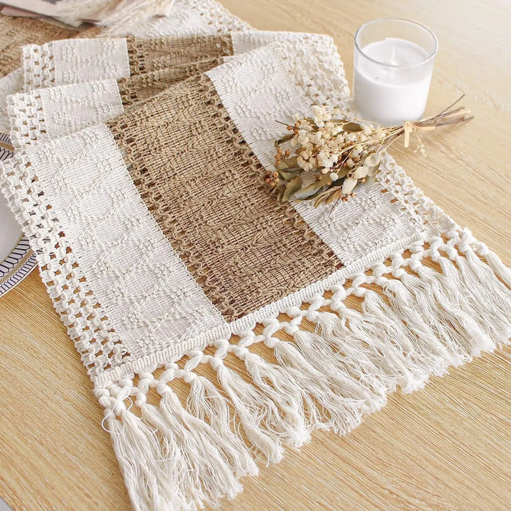 Casaluna | Chemin de table boho avec pompons | Aspect lin & mélange de coton | Style farmhouse rustique