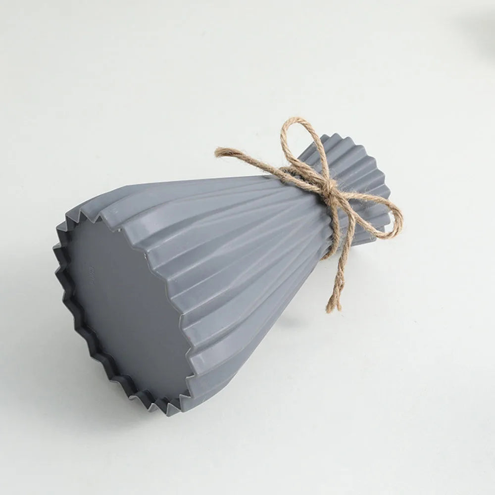 Vase à fleurs en plastique moderne | Design taille créatif | Léger & décoratif | 12×17,5×7 cm