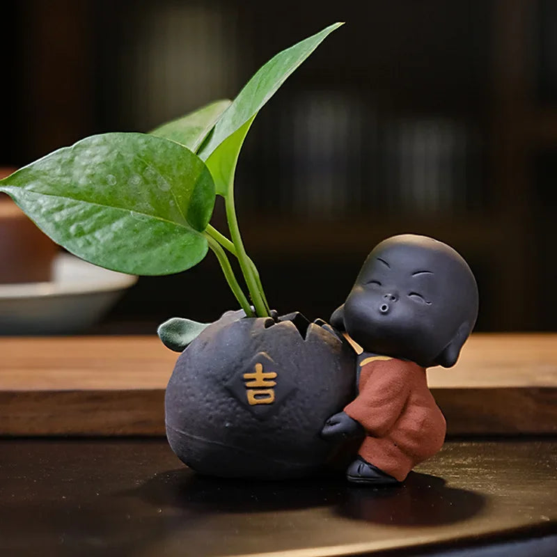 TonSegen Petit Moine en Argile | Argile Pourpre | Porte-Bonheur & Mini-Vase | Décoration Artisanale