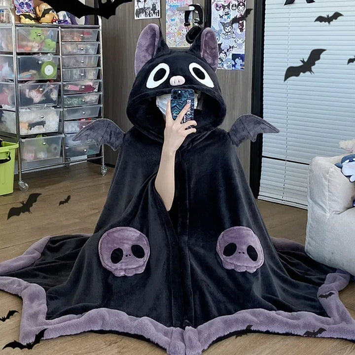Cape en Fleece Kurochi | Design Kawaii Chauve-Souris | Poncho à Capuche pour Femmes | Douillet & Chaud