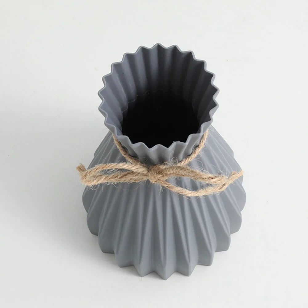 Vase à fleurs en plastique moderne | Design taille créatif | Léger & décoratif | 12×17,5×7 cm