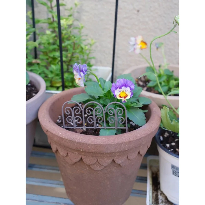 IronBloom | Support de fleurs rétro en fer forgé | Design de clôture antique | Décoration de balcon et de jardin