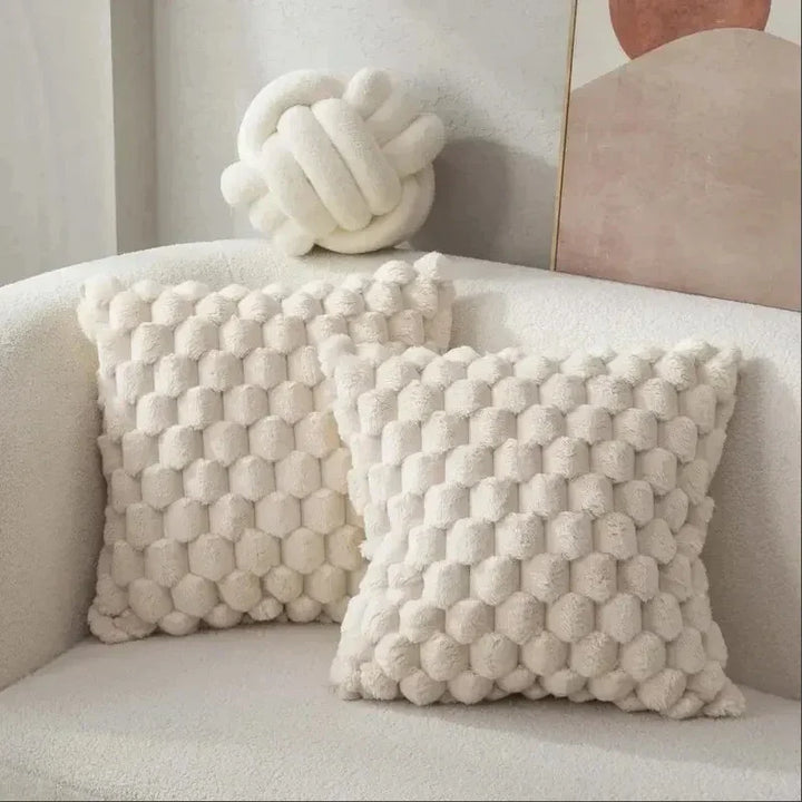 Housse de coussin PlushPine | Motif tortue 3D | Doux & Élégant | Blanc crème 45×45 cm