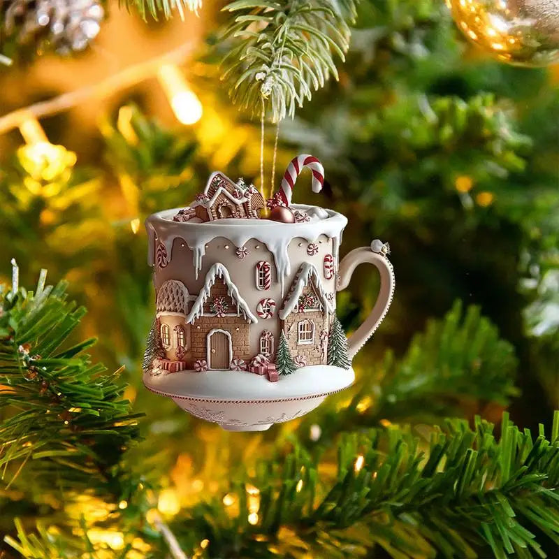 FestivaBrew Décoration de Noël | Ornement en acrylique Tasse à café avec motif d'hiver | Décoration de sapin de Noël durable | 8 × 7 cm