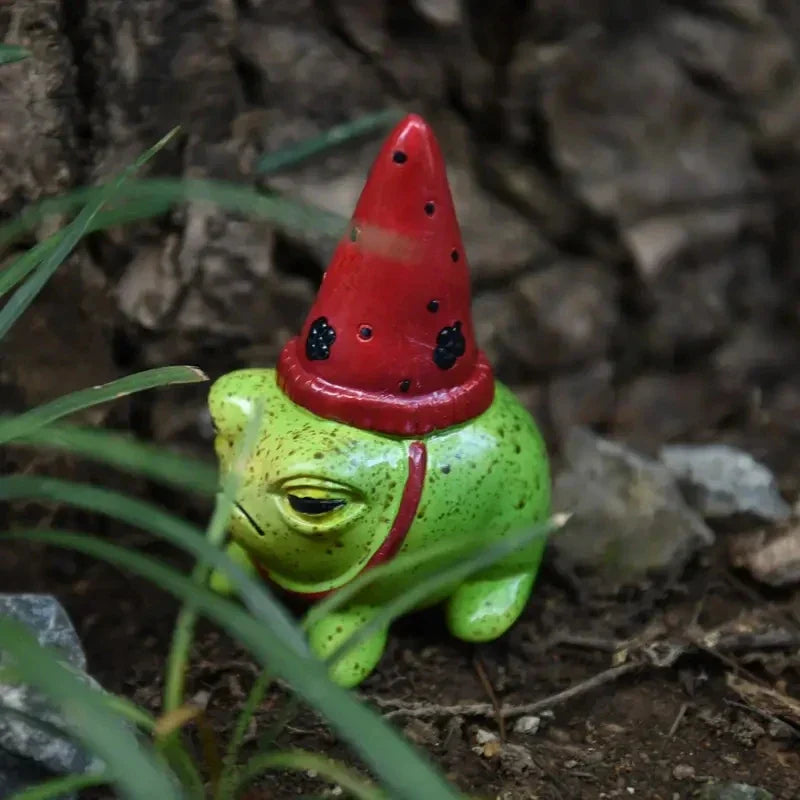 Frolico | Figurine de grenouille avec chapeau de fête | Décoration de jardin amusante | Statue artisanale pour cour et salon